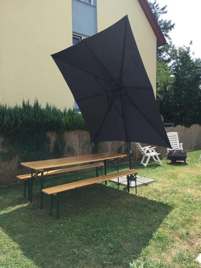 Ferienwohnung Am Bodensee- Zentrale Lage, Free Parking And Wifi, 109 M2, Privater Garten, 7 Gaeste, 2X Kingsize Boxspringbett, Familienfreundlich Friedrichshafen Ngoại thất bức ảnh