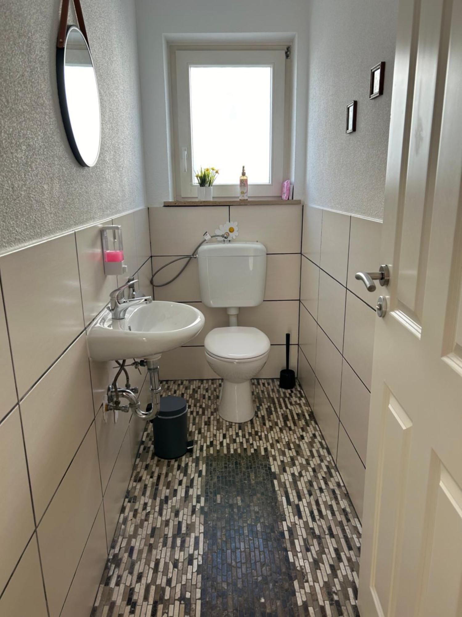 Ferienwohnung Am Bodensee- Zentrale Lage, Free Parking And Wifi, 109 M2, Privater Garten, 7 Gaeste, 2X Kingsize Boxspringbett, Familienfreundlich Friedrichshafen Ngoại thất bức ảnh