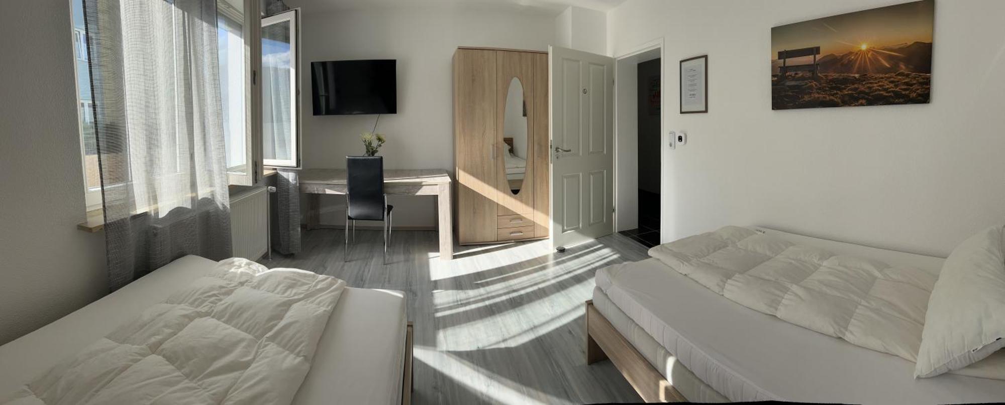 Ferienwohnung Am Bodensee- Zentrale Lage, Free Parking And Wifi, 109 M2, Privater Garten, 7 Gaeste, 2X Kingsize Boxspringbett, Familienfreundlich Friedrichshafen Ngoại thất bức ảnh